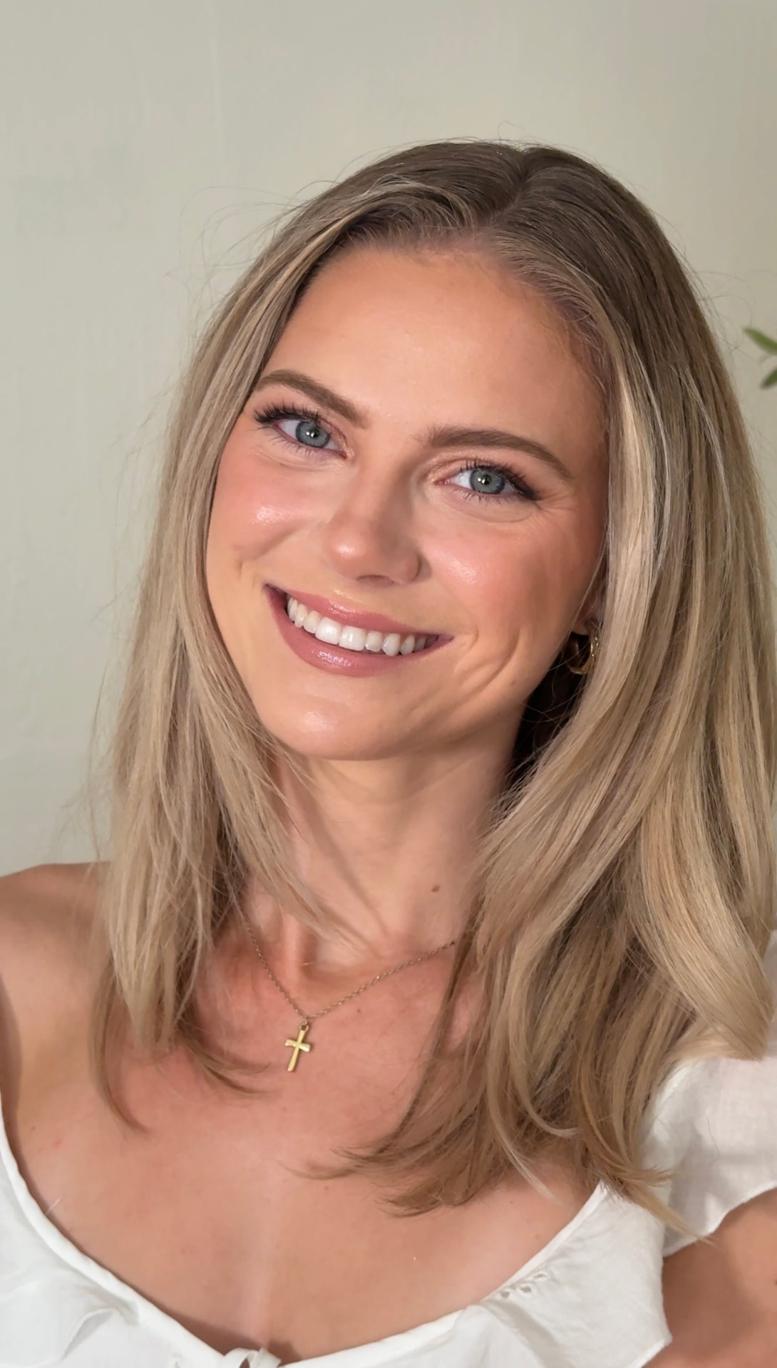 Luminous everyday glam with bronzed, glowing skin
